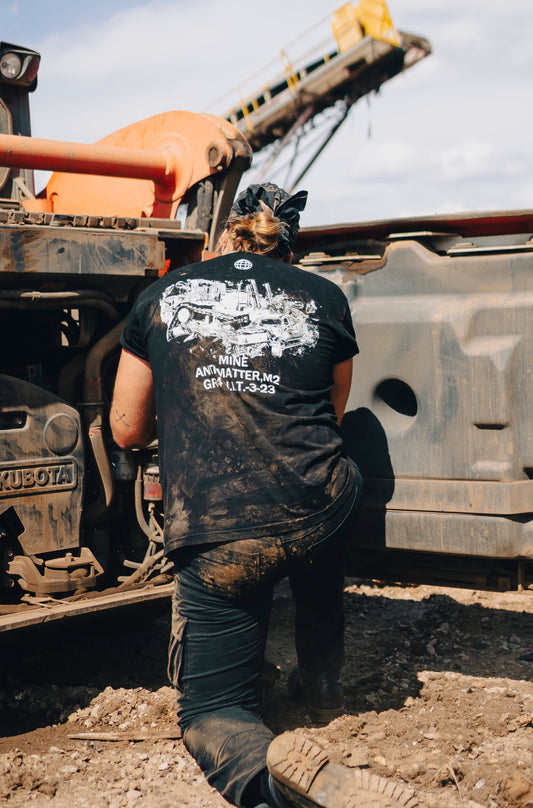 BULLDOZER TEE
